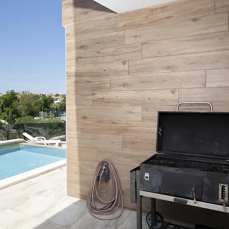 David With Private Pool Apartment