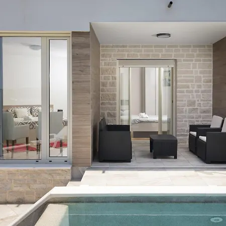 David With Private Pool Apartment *