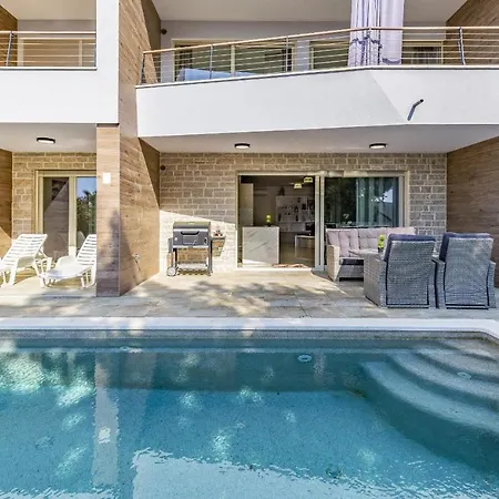 David With Private Pool